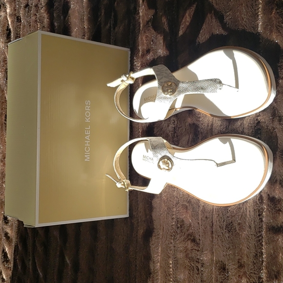 Michael Kors Judy Thong Sandal Vanilla 8M nwt - Picture 2 of 9